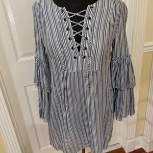 BCBG Maxazria summer dress size XS runs large.